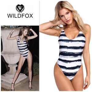 WILDFOX 🌺Host Pick🌺 stripe ‘80s swimsuit